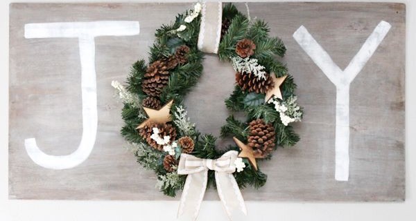 Faux Barn Wood Christmas Wreath Sign