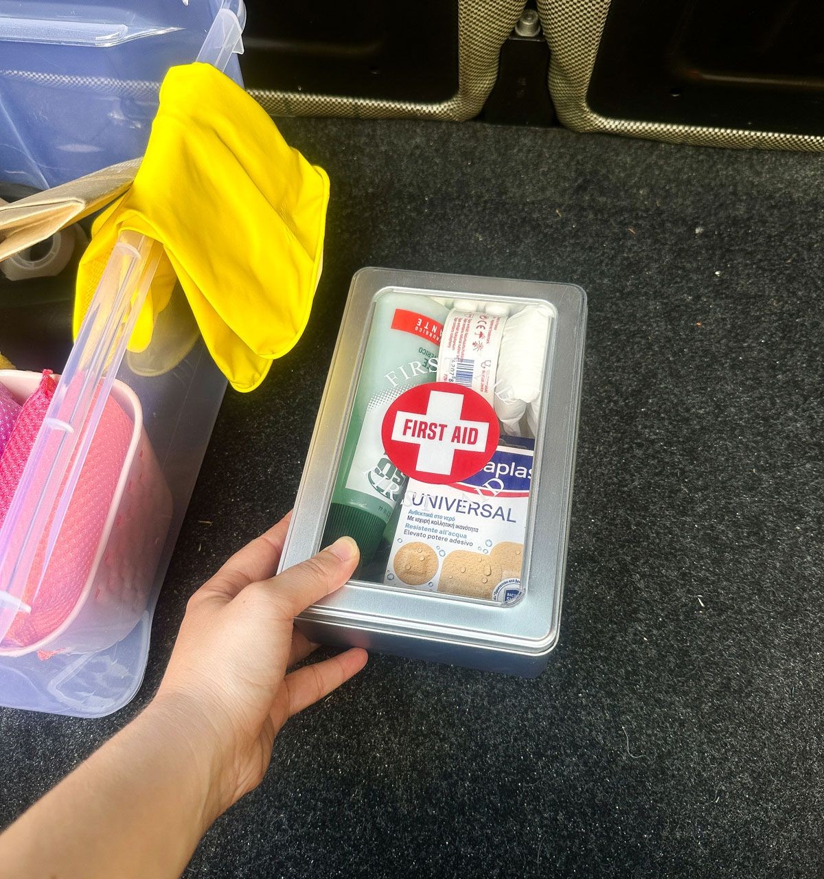 Keep an Emergency Kit in the Trunk