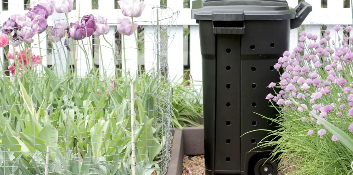 Super Easy DIY Compost Bin