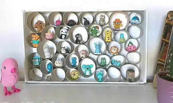 Paper Roll Trinket Display