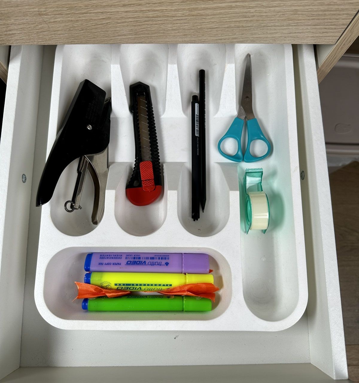 Use a Cutlery Tray to Organize Stationery