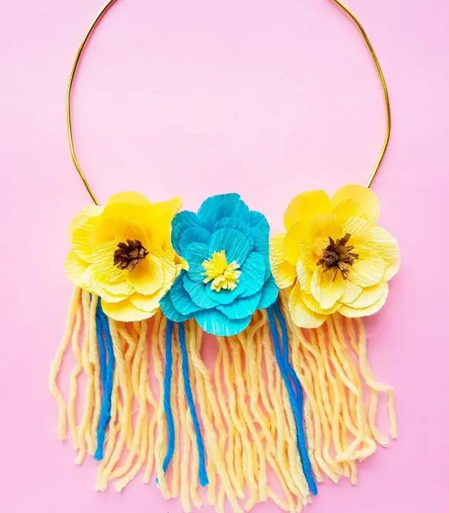 DIY Yarn Floral Wall Hanging