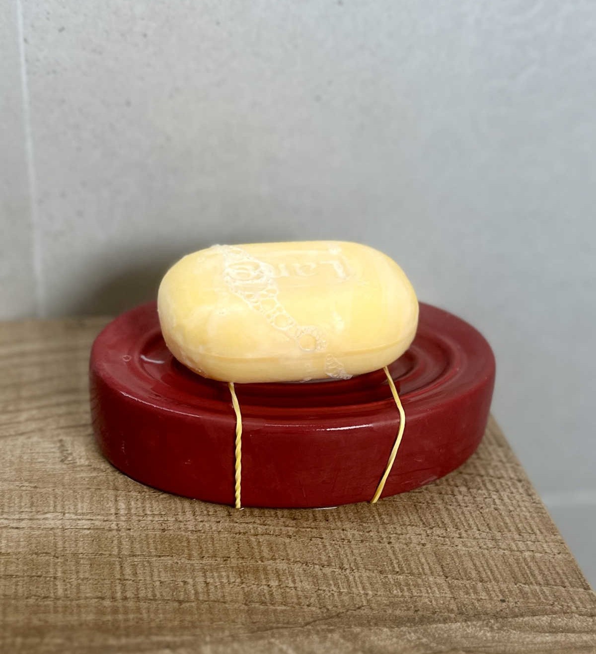 Keep the Bar of Soap Clean with Two Rubber Bands