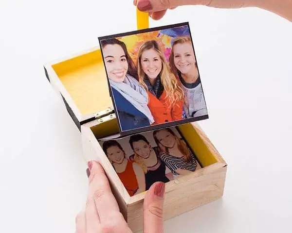 Pop-Up Photo Box