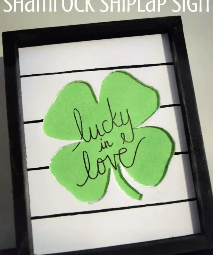 Shamrock Shiplap Sign