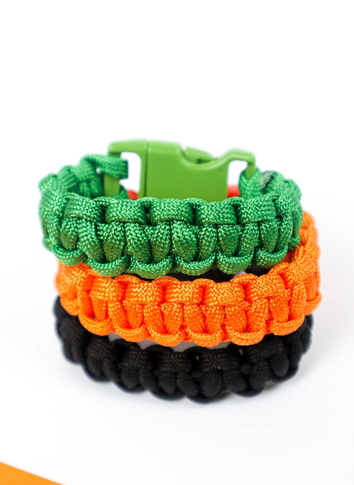 How to Make a Paracord Bracelet